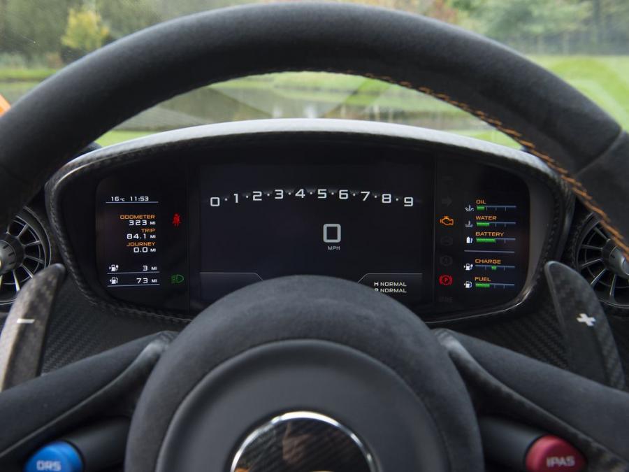 Панель приборов McLaren P1 XP05 (990006) 2013 года  (фото 7 из 89)